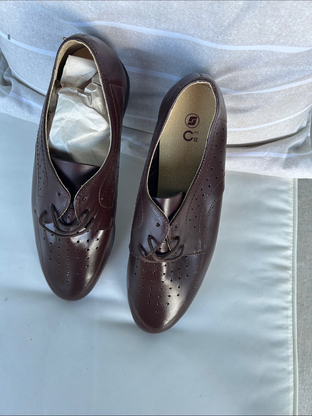 Men’s Perforated Brown Lace-Up Comfort Flats